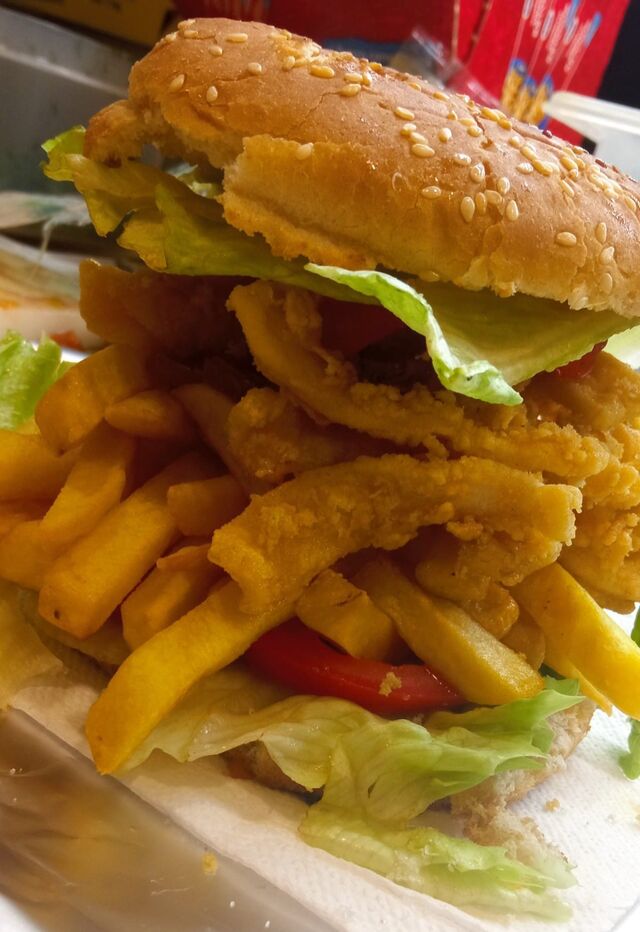 Fishburger calamari e patatine