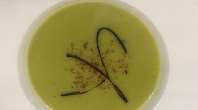 Crema de puerros con calabacín y espárragos trigueros 