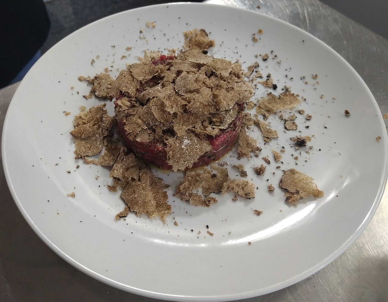 Battuta di Manzo Razza Piemontese al Tartufo Nero Estivo
