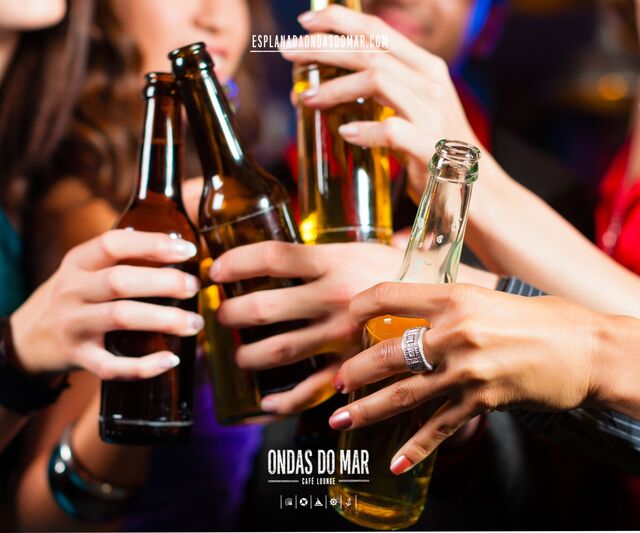 Cocktails.
esplanadaondasdomar.com