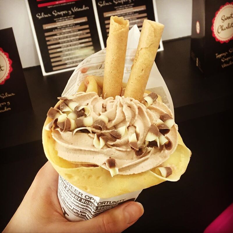 Crepe con *NATA CASERA DE NUTELLA*
Salsa de FRAMBUESA
Rizos de CHOCOLATE DUO 