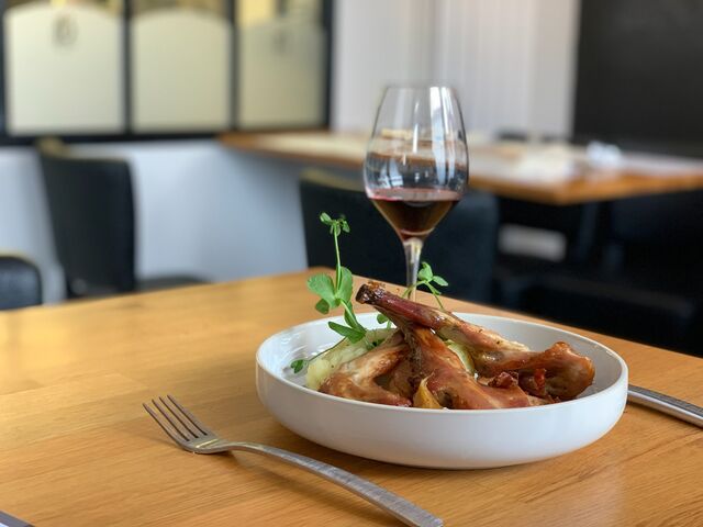 Gigolettes de Lapin confites, Ail en Chemise