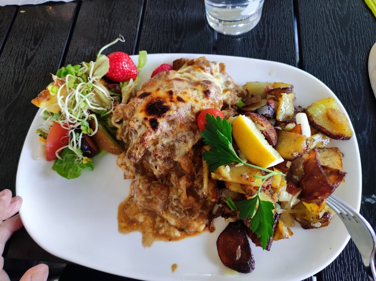 Steak Würzfleisch mit Käse überbacken