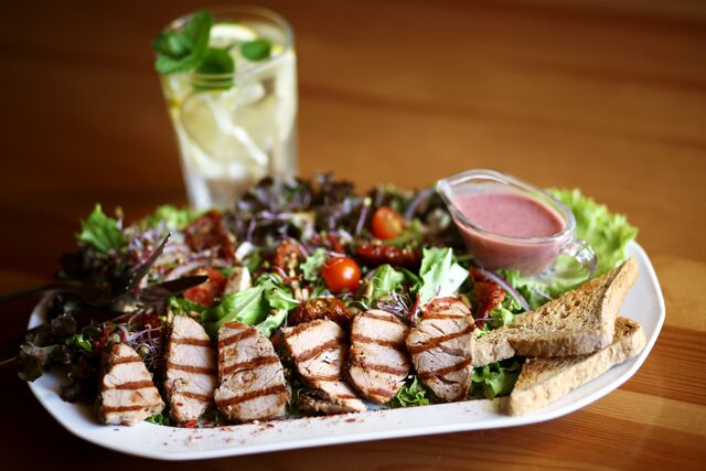 Sałatka z polędwiczką