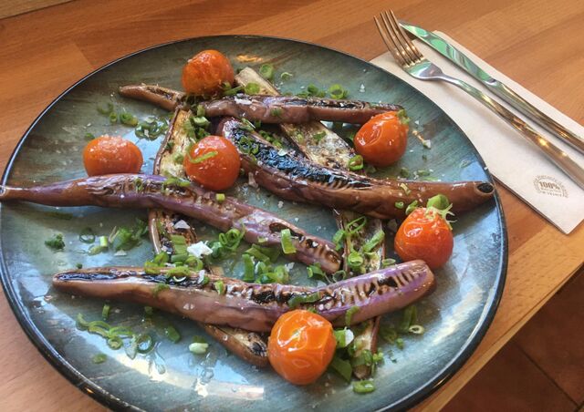 Berenjenas chinas con tomates cherry asados