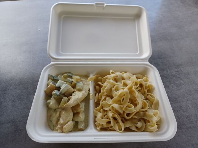 poulet au lait de coco, curry et courgette 