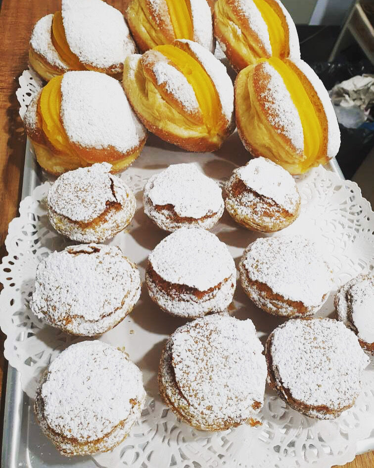Bolas de Berlim et Pasteis de feijao
