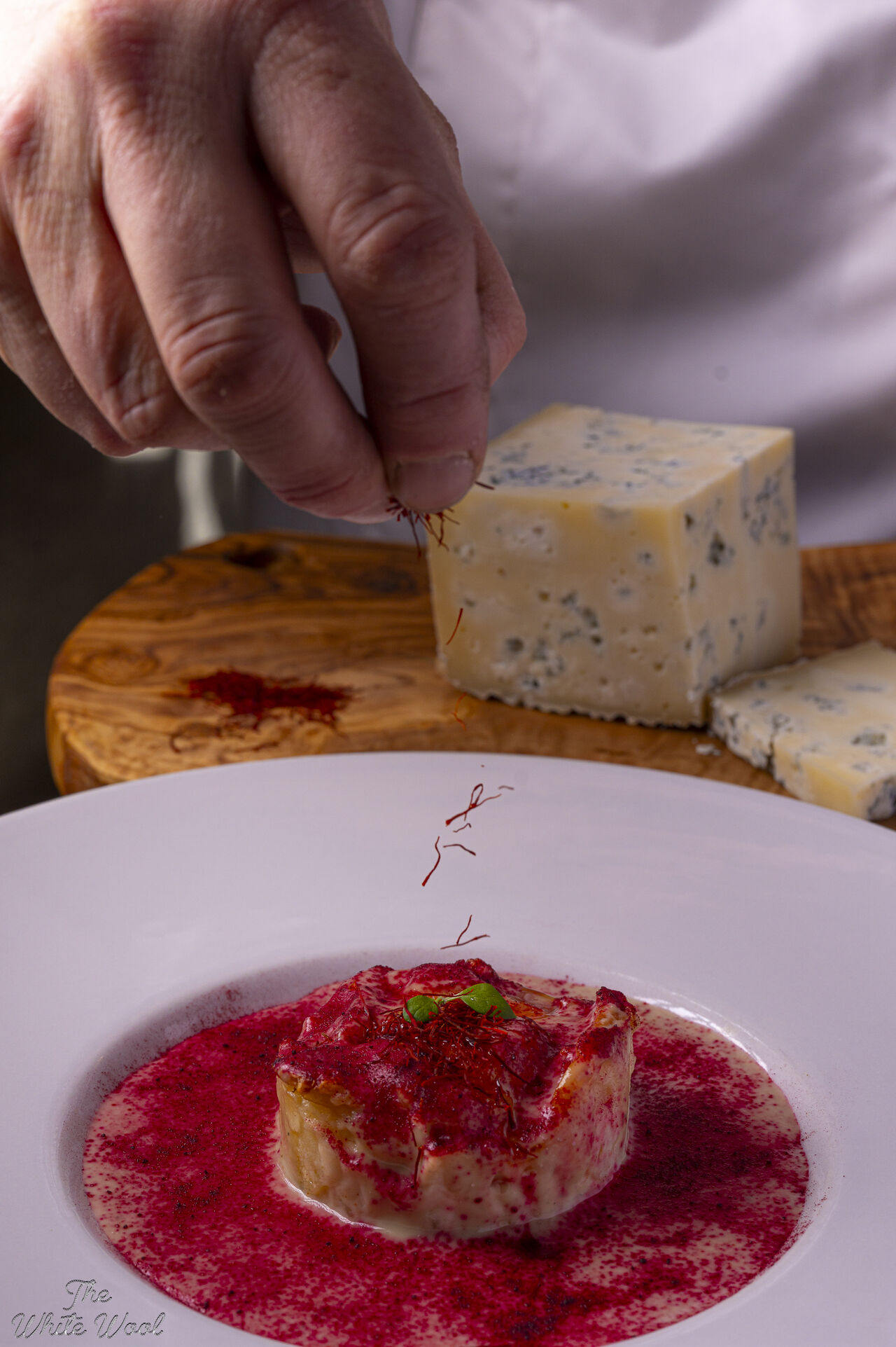 Flan di patate con miele allo zafferano e polvere di barbabietola 