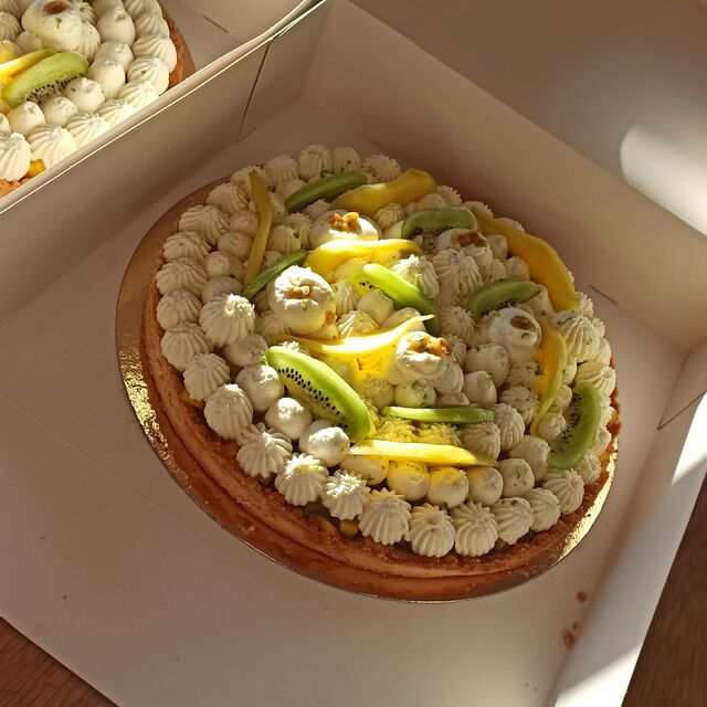 Tarte aux fruits exotiques, ganache au chocolat blanc, poivre de timut