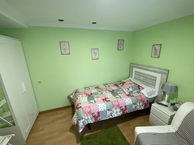 HABITACIÓN 1. Hab. Individual con baño compartido y cama supletoria. Ideal para familias de 3 o 4 miembros junto con la Hab. 2.