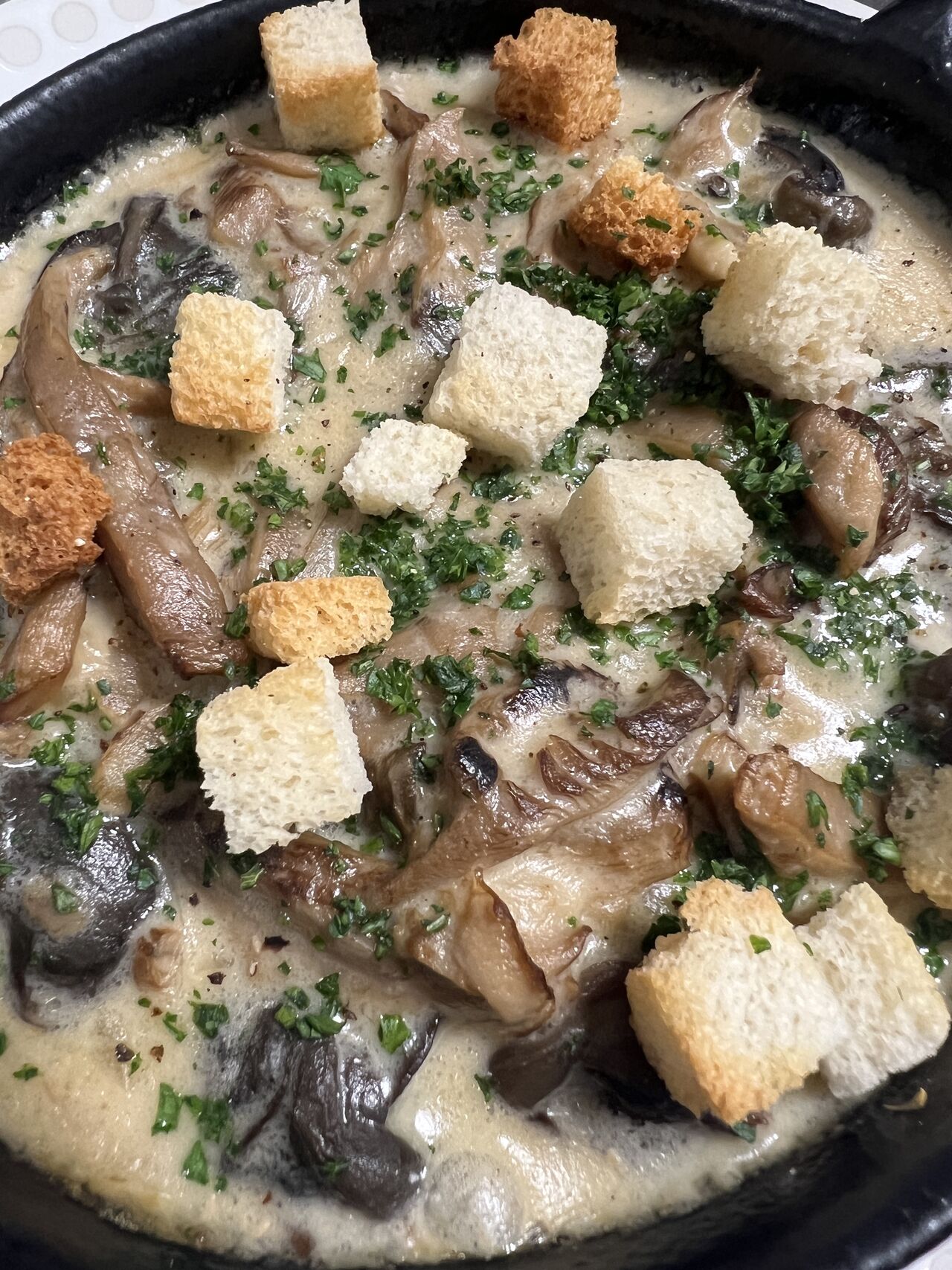 La Cassolette d’Escargots au Champagne et Champignons
