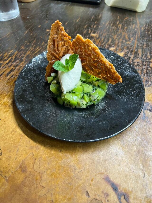Tartare de kiwi, crème mascarpone Timut et nougatine amande