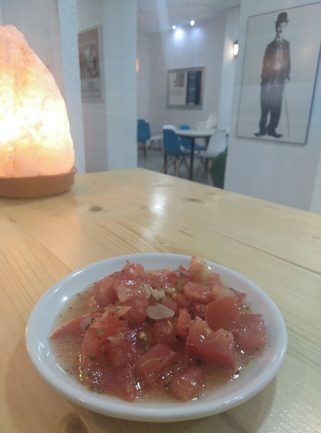 Promo 1€ Frío: Tomate Valenciano con Ajos, Vinagre de Jerez y Aceite de Oliva macerado en Romero 