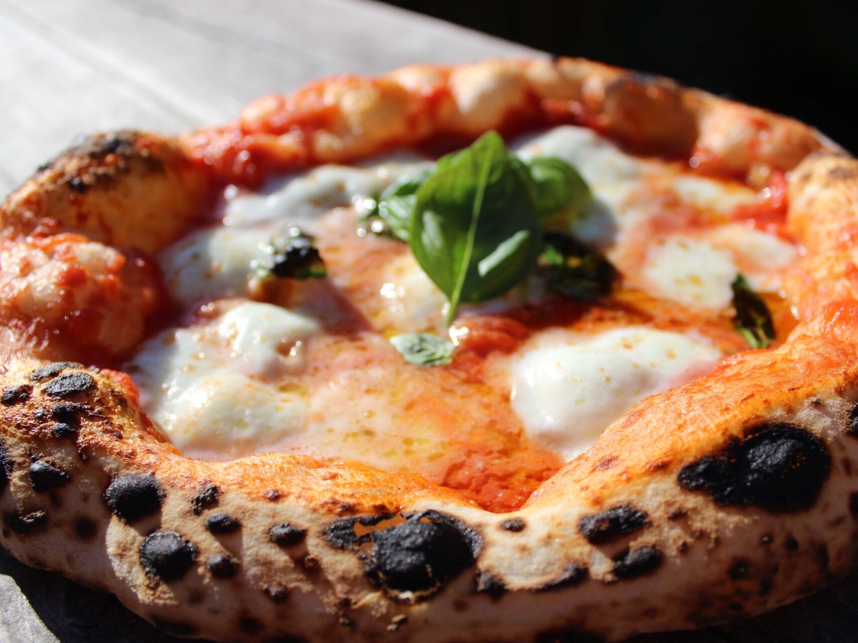 Leckere Steinofenpizza