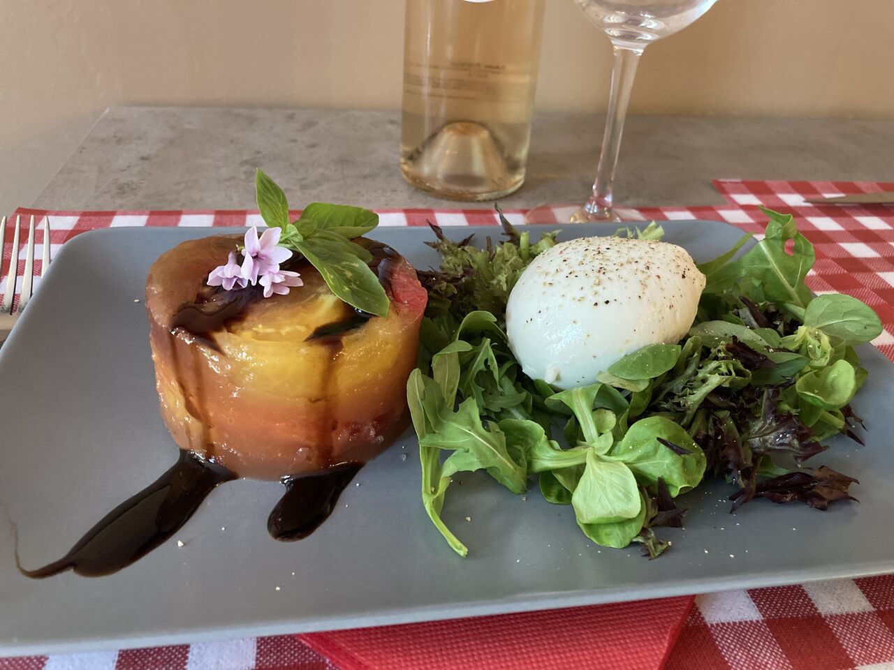 Mozzarella et son arlequin de tomates en gelée 