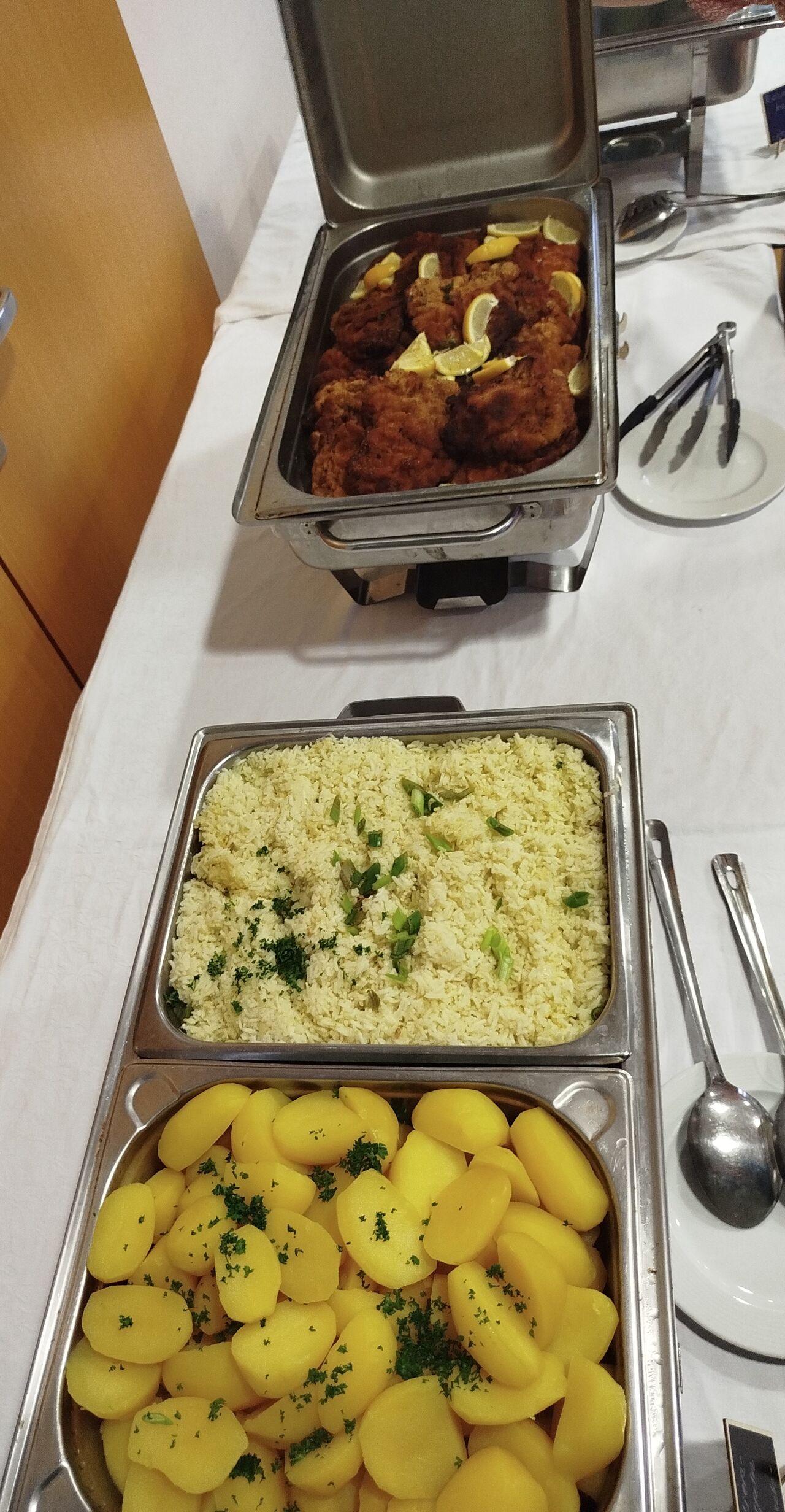 Petersilienkartoffeln/ Reis/ Schnitzel 