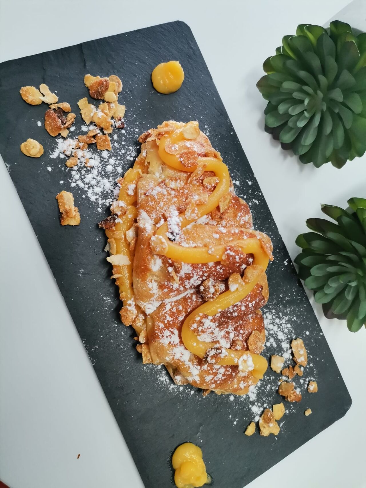 Croissant de Doce de Ovos e Amêndoa Caramelizada