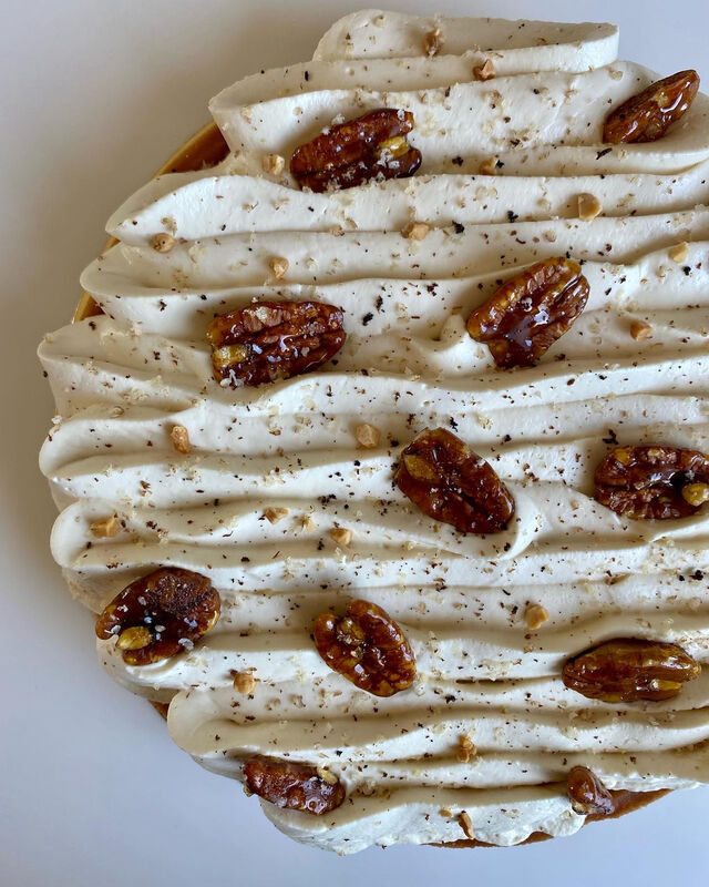 Tarte vanille et noix de pécans caramélisées