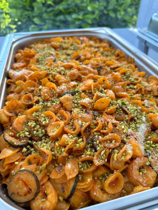 Orecchiette Zucchini, Scampi & gehackte Pistazien 