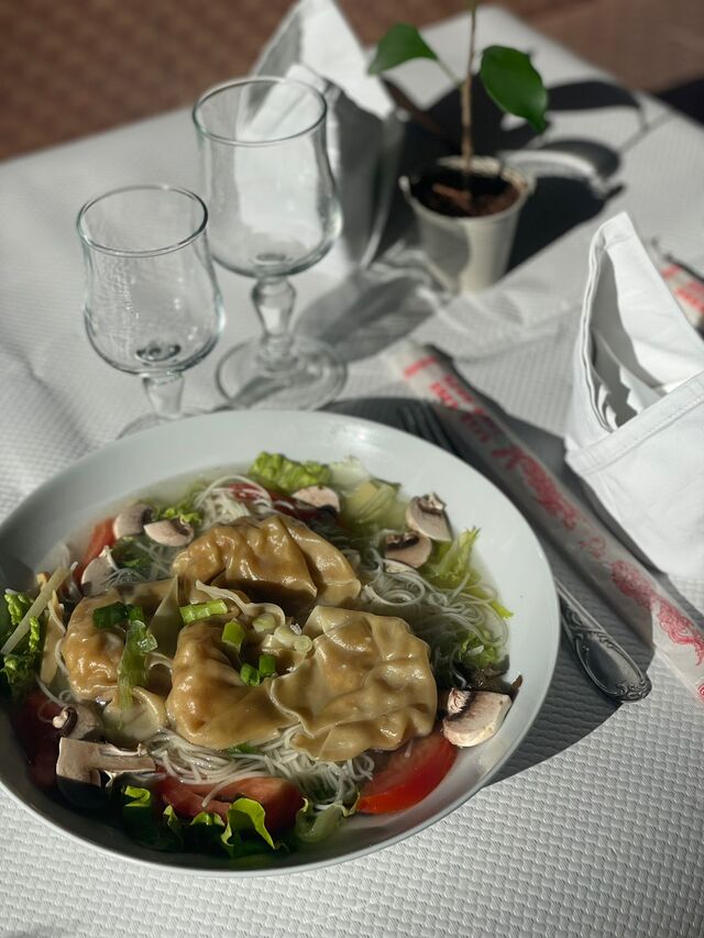 Soupe de raviolis crevettes nouilles