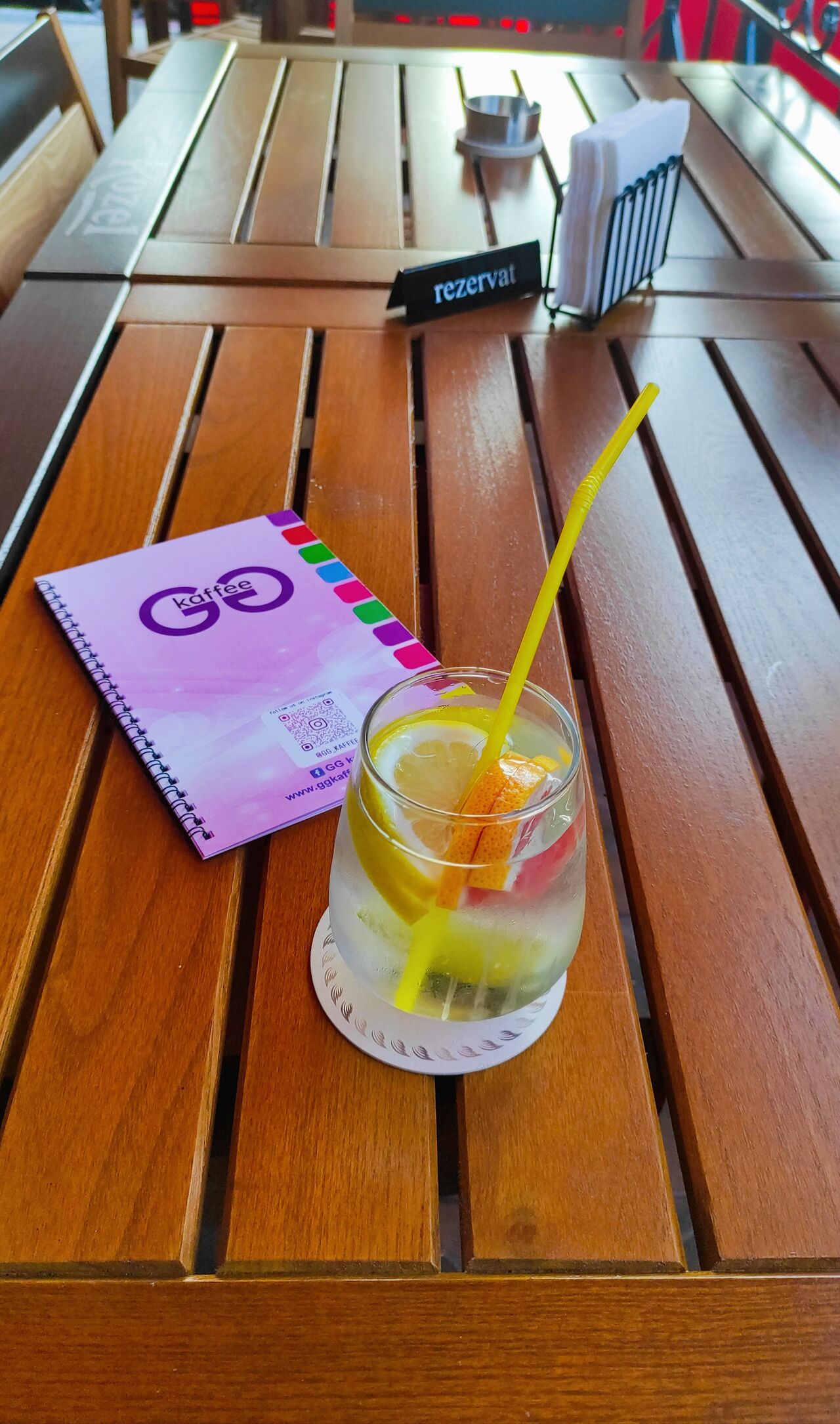 Apă fructată
