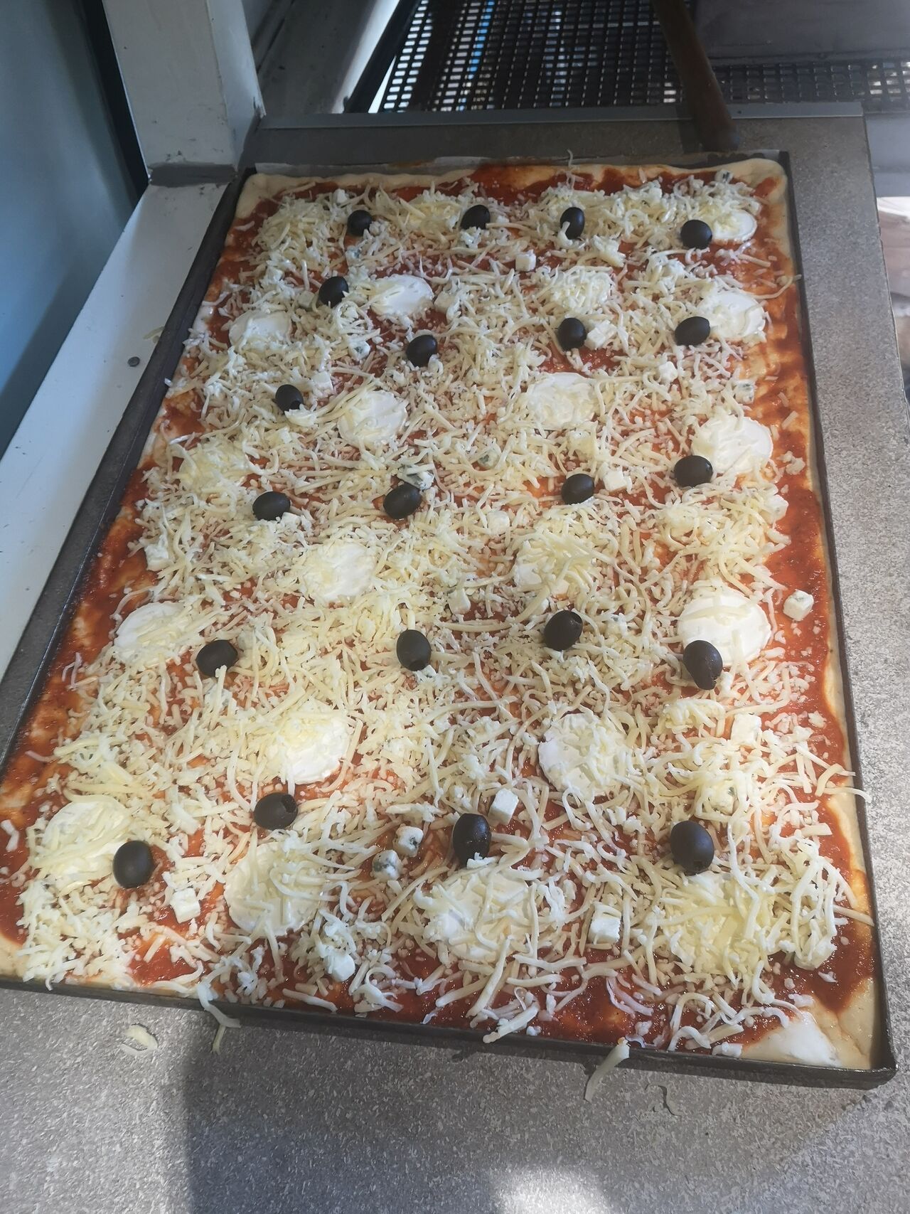 Préparation plaque à pizza 