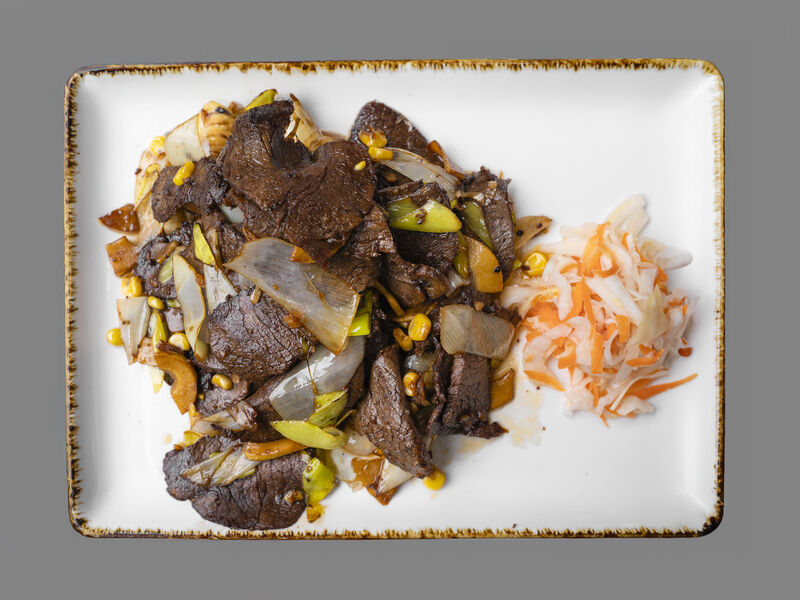 96 Hovězí na pórku s rýží 379,-