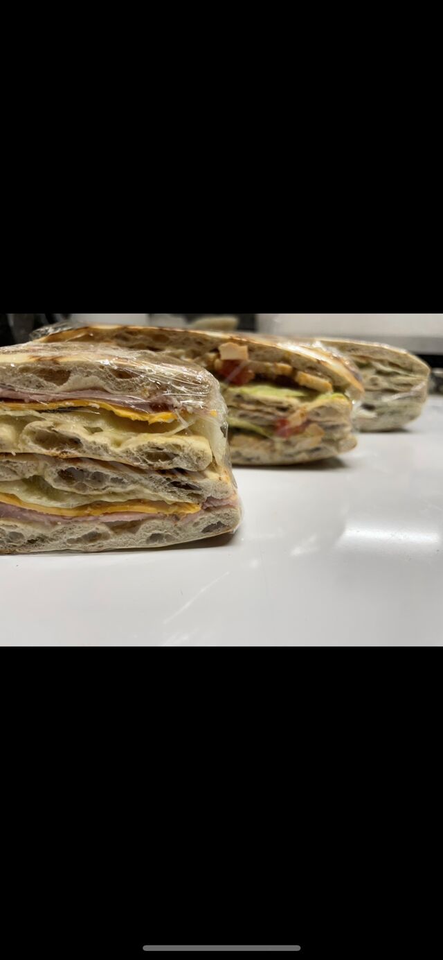 Sandwich pain polaire
- Jambon/cheddar
- Poulet
- Saumon