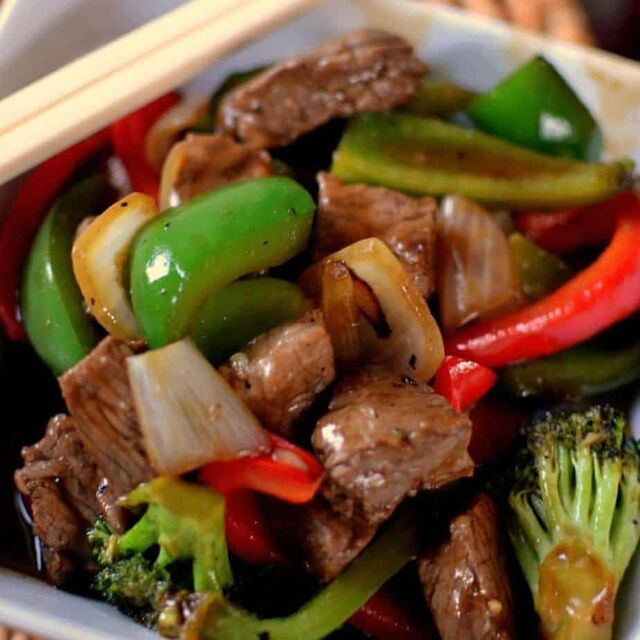 Stir fried chili peper beef