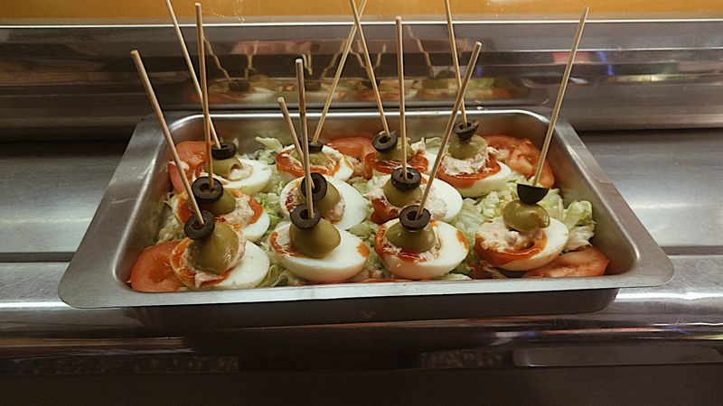 Huevos rellenos de atún