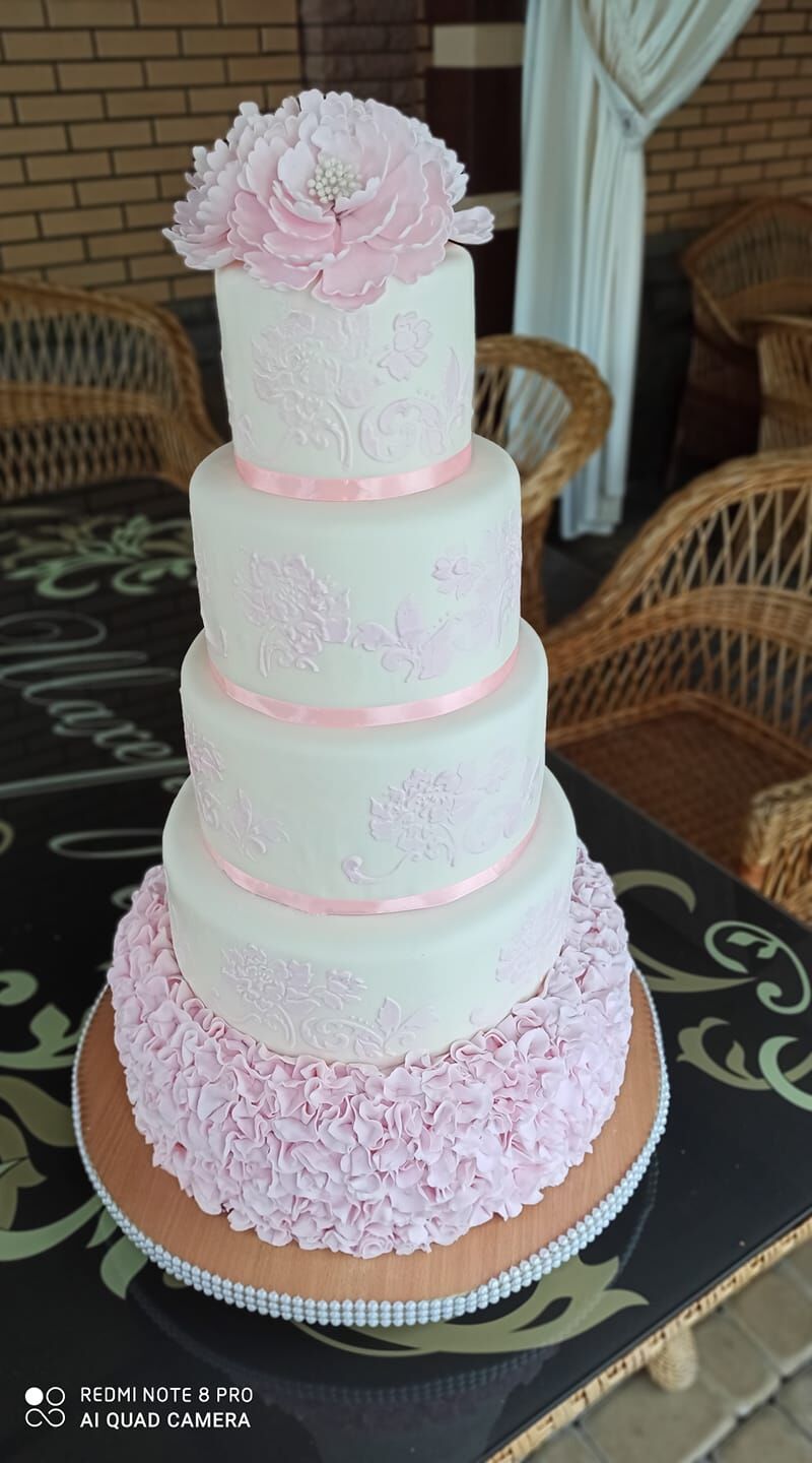 Приймаємо замовлення на весільні торти.