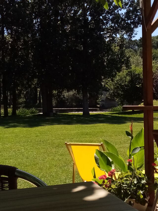 Des chaises longues à disposition, si la sieste vous dis...