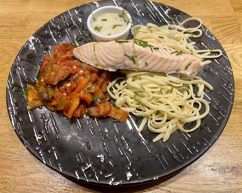 Pavé de saumon, sauce ciboulette 