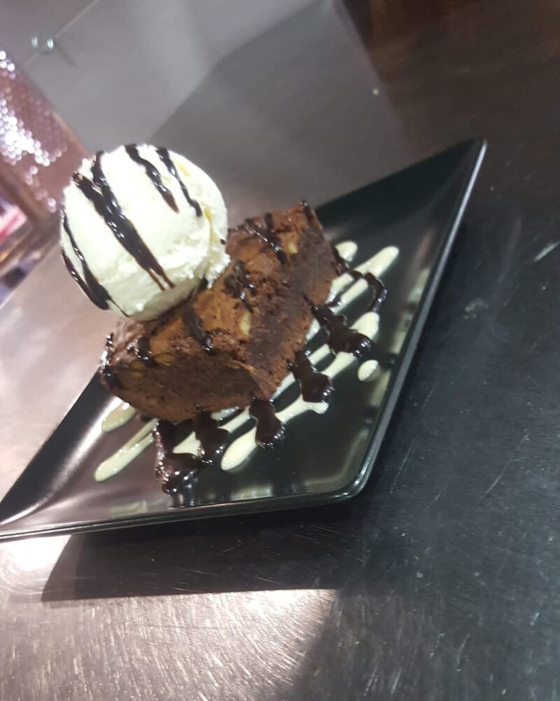 Y de postre nuestro browni de chocolate 