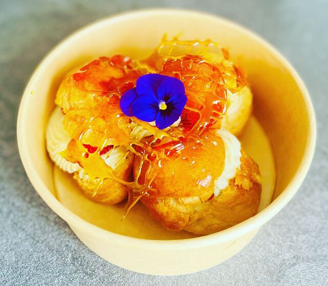 Chou au caramel et mousse vanille