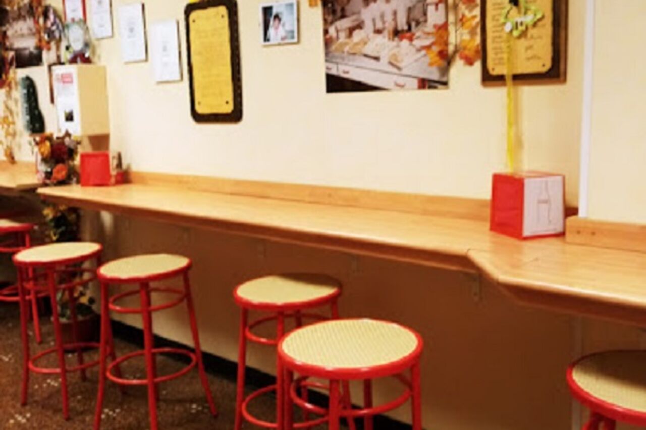 A disposizione dei clienti la nostra piccola saletta per il consumo sul posto a libero utilizzo e senza alcun costo aggiuntivo