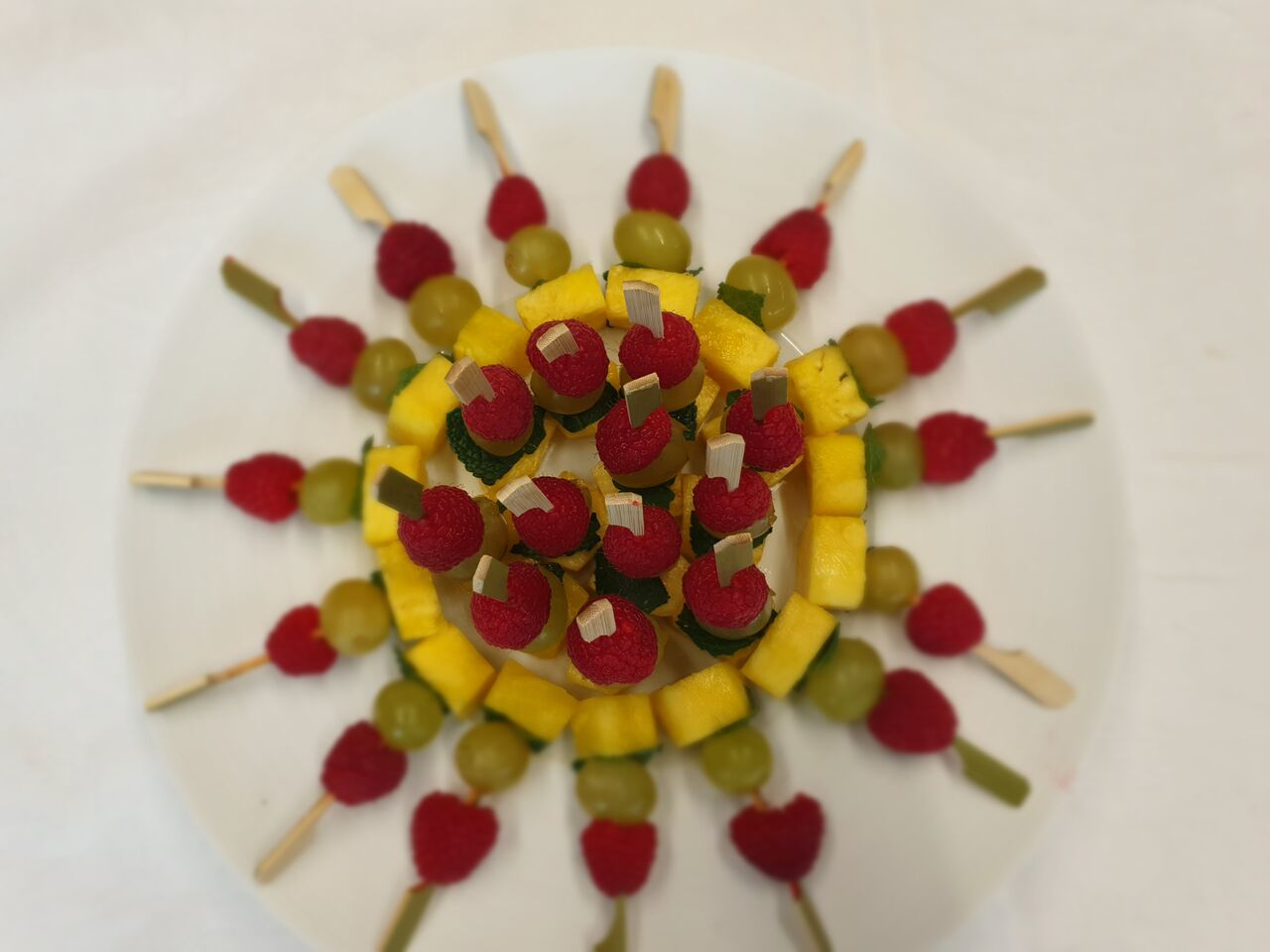 Nos brochettes de fruits pour cocktail ou PDJ