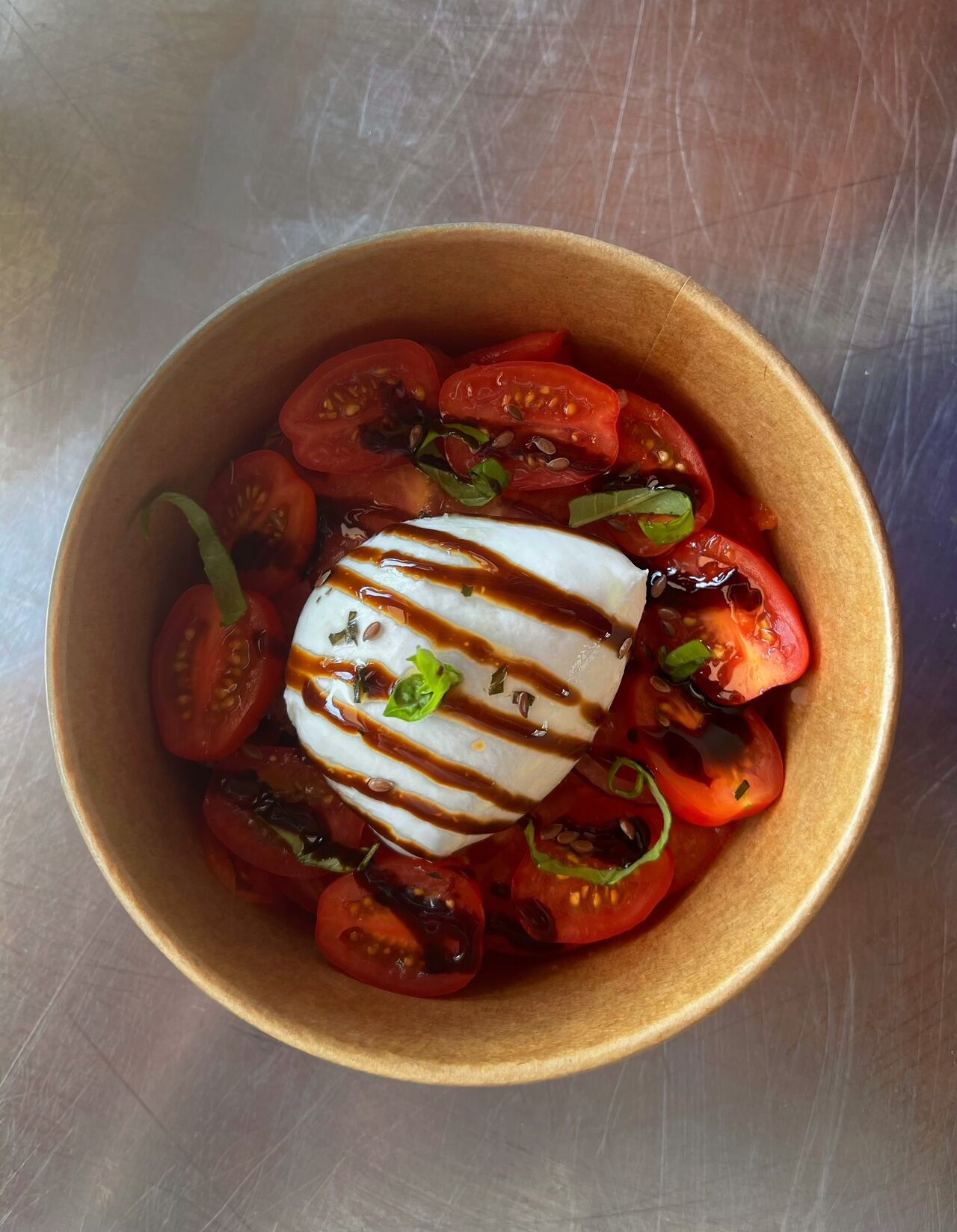 Tomate Mozzarella et son basilic 