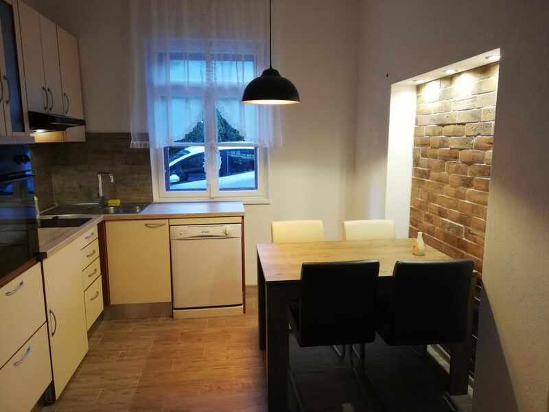 This air-conditioned apartment has 2 bedrooms, a flat-screen TV, a dining area, and a kitchen with a dishwasher and a fridge.