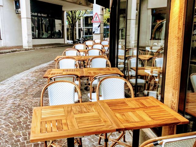 Terrasse pour profiter d'un repas d'affaires
