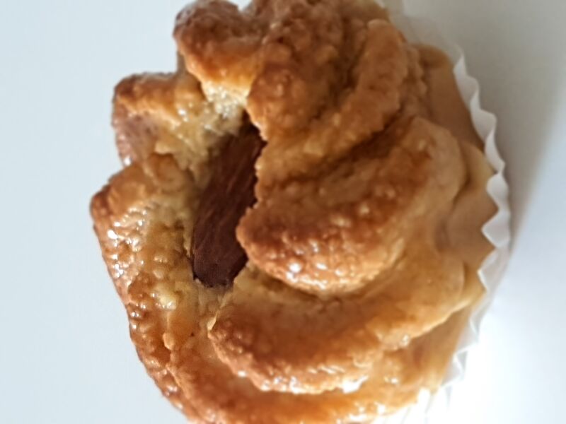 Dziriette, une pâte d'amandes parfumée au citron et trompée dans un sirop a l'eau de fleurs d'oranger 