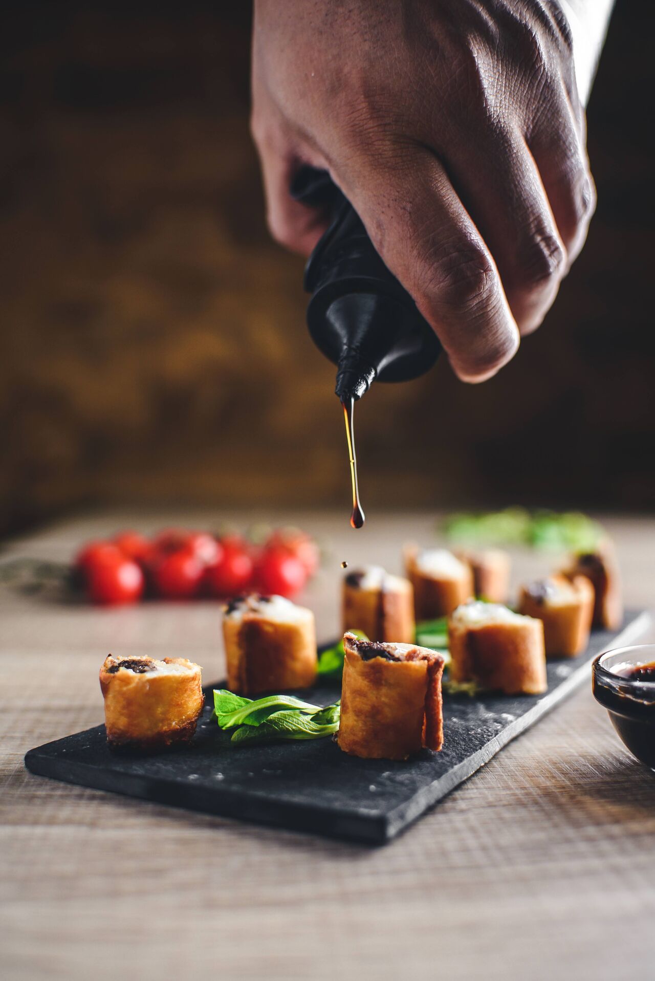 Maki de morcilla toque de miel y queso crema