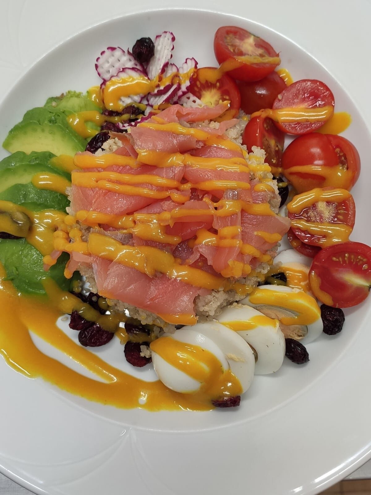 Ensalada de Quinoa y salmón noruego ahumado