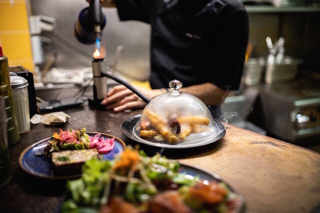 Fumaison avant l'envoie... En direct des cuisines !