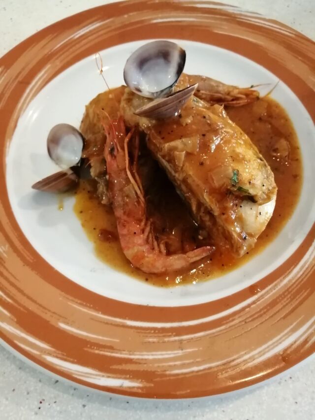 SEPIA CON GAMBAS