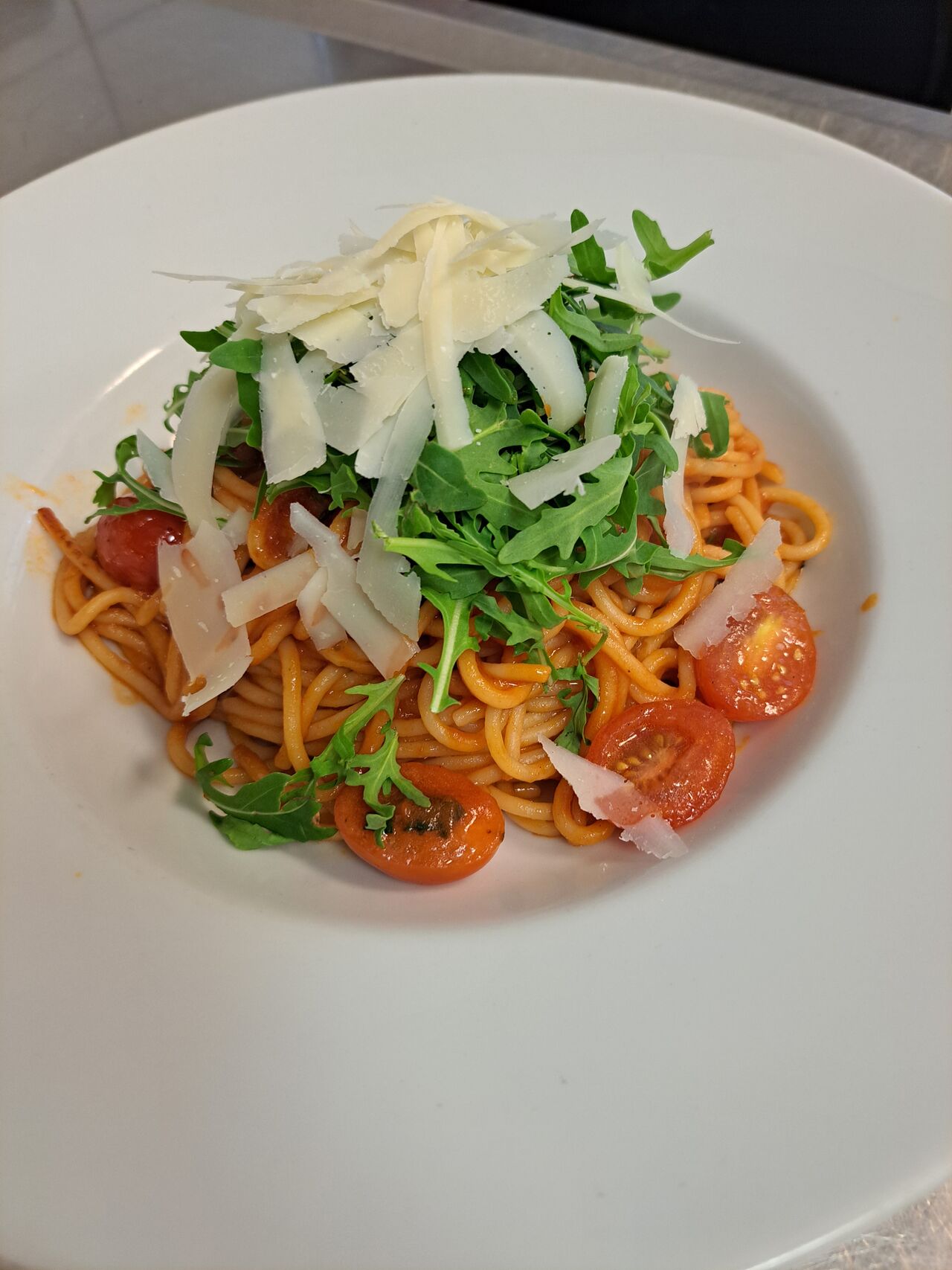 Spaghetti Rucola, Kirschtomaten, Parmesan