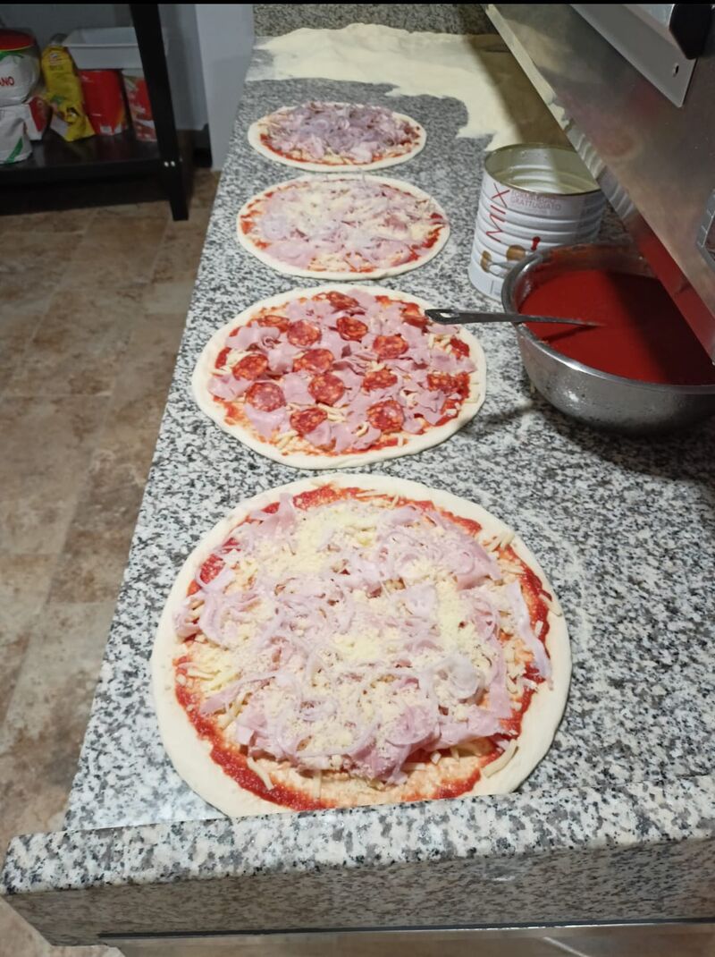 Preparando nuestras deliciosas pizzas