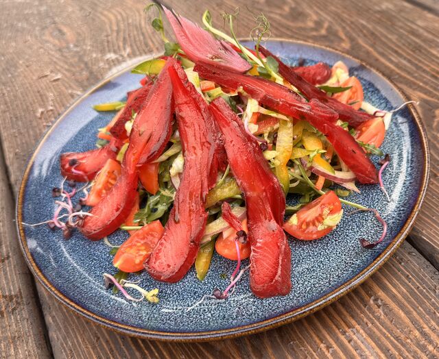 CÉKLÁS LAZAC GRAVALAX SALÁTÁVAL ÉS CITROMOS VINAIGRETTEL