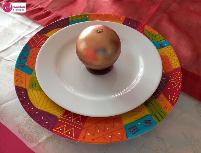 Dessert de Noël sans gluten : biscuit financier noisette,crémeux chocolat au lait et éclats de noisettes,mousse chocolat au lait