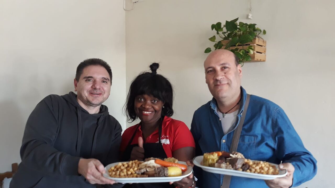 La visita de buenos amigos que se apuntan al rico cocido